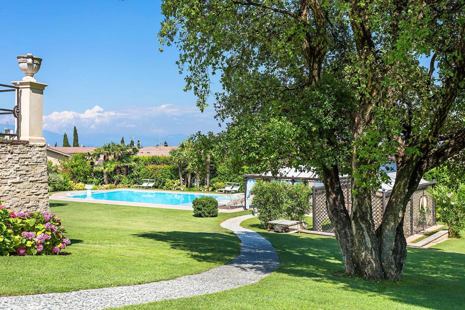 Villa Angela - Italian Homing Дезенцано-дель-Гарда Экстерьер фото